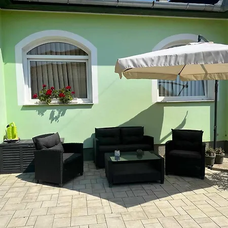 Rena Vendeghaz Homestay